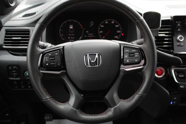 Used 2025 Honda Ridgeline Black Edition image 13