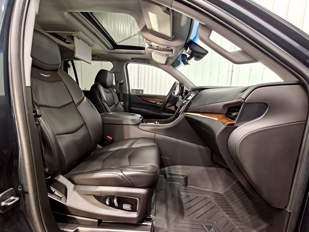 Used 2019 Cadillac Escalade Luxury AWD/4WD image 29