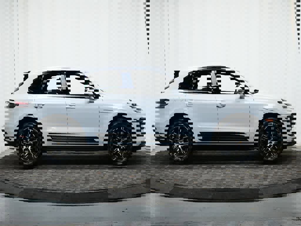 Used 2023 Porsche Macan Turbo image 8