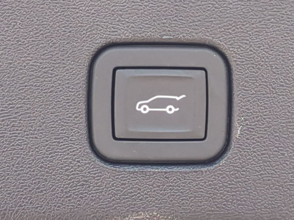 Used 2026 Cadillac Optiq Luxury 1 RWD image 33