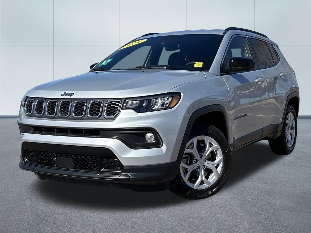 Used 2024 Jeep Compass Latitude image 1