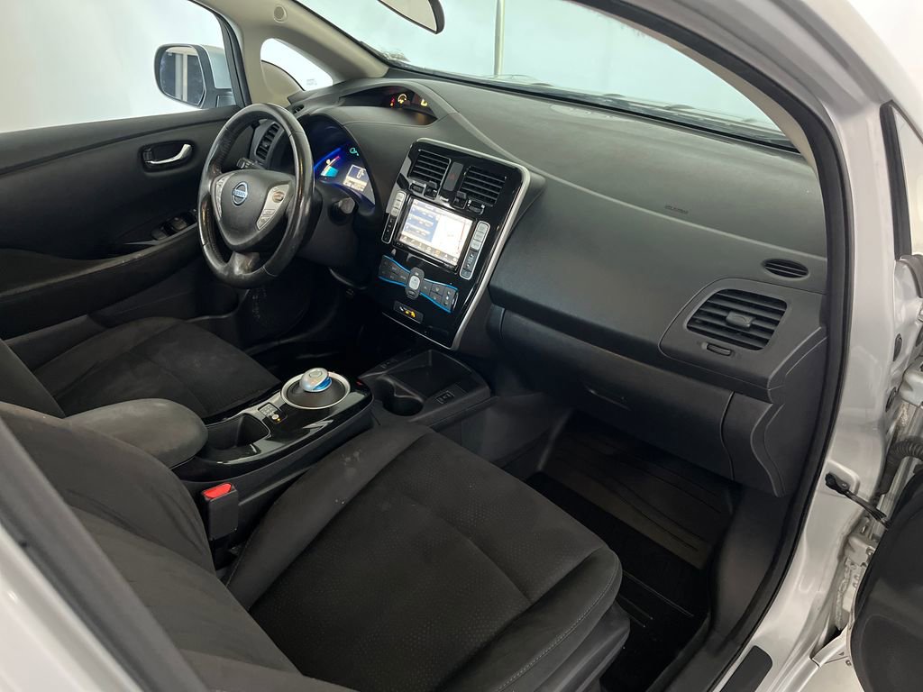 Used 2017 Nissan Leaf SV image 22