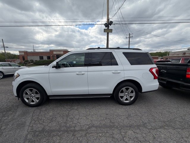 Used 2019 Ford Expedition XLT w/ Equipment Group 202A AWD/4WD image 2