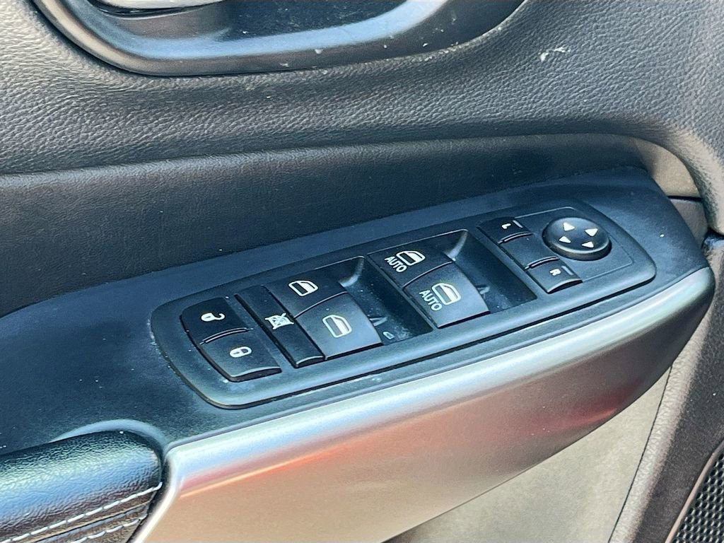 Used 2021 Jeep Cherokee Latitude FWD image 18