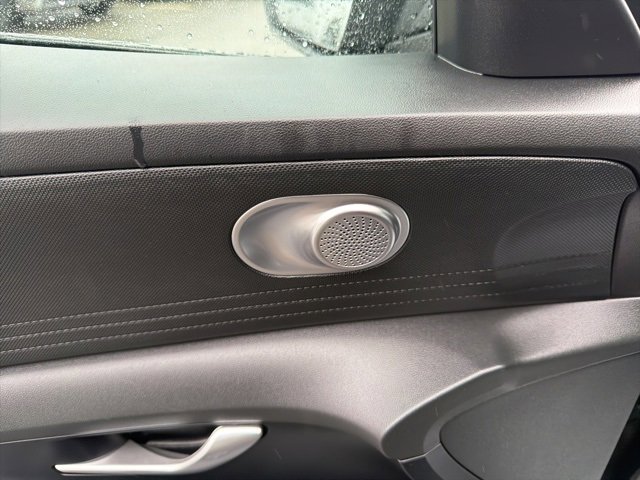 Used 2025 Hyundai Elantra SE image 13