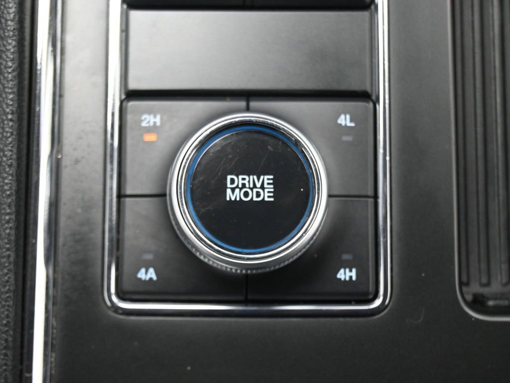 Used 2024 Ford Expedition XLT image 32