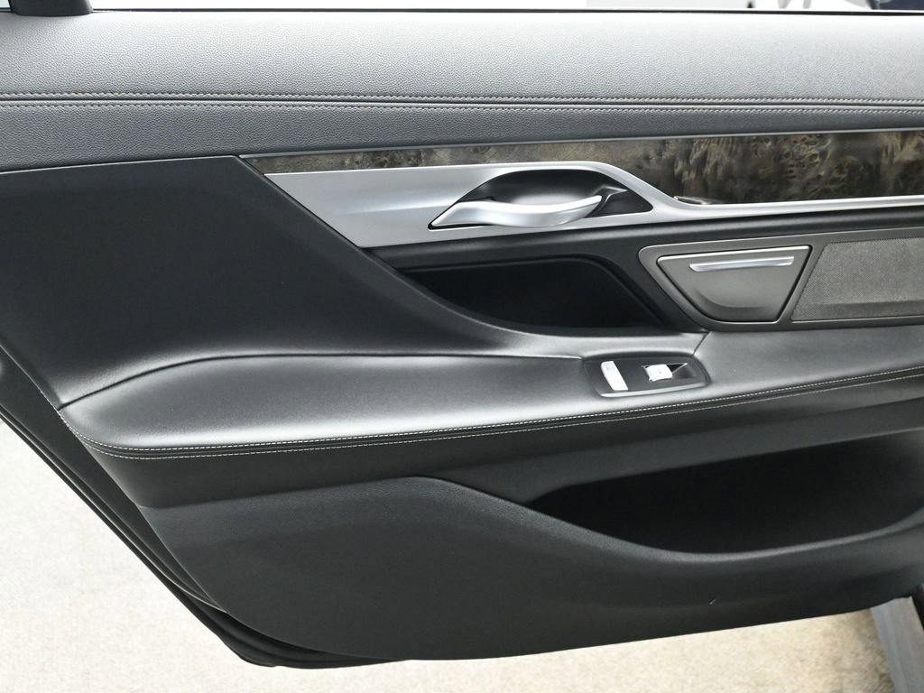 Used 2019 BMW 750i image 14