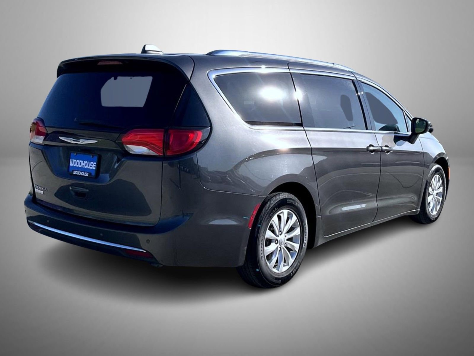 Used 2018 Chrysler Pacifica Touring-L Plus FWD image 5
