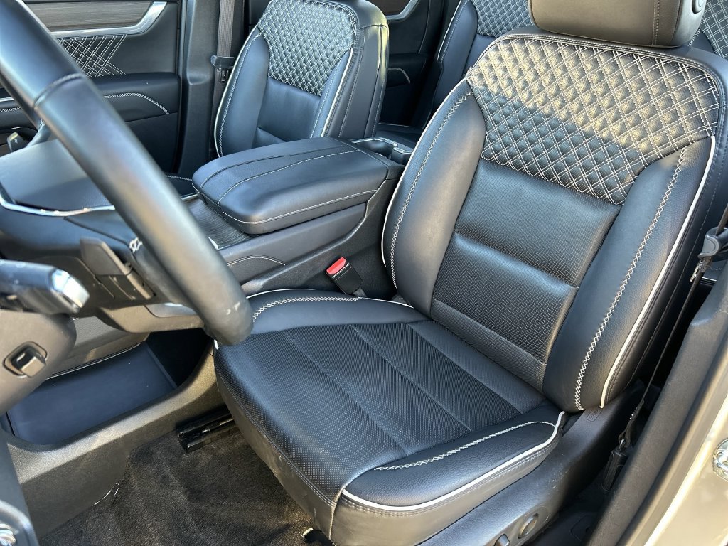 Used 2025 GMC Acadia Denali FWD image 20