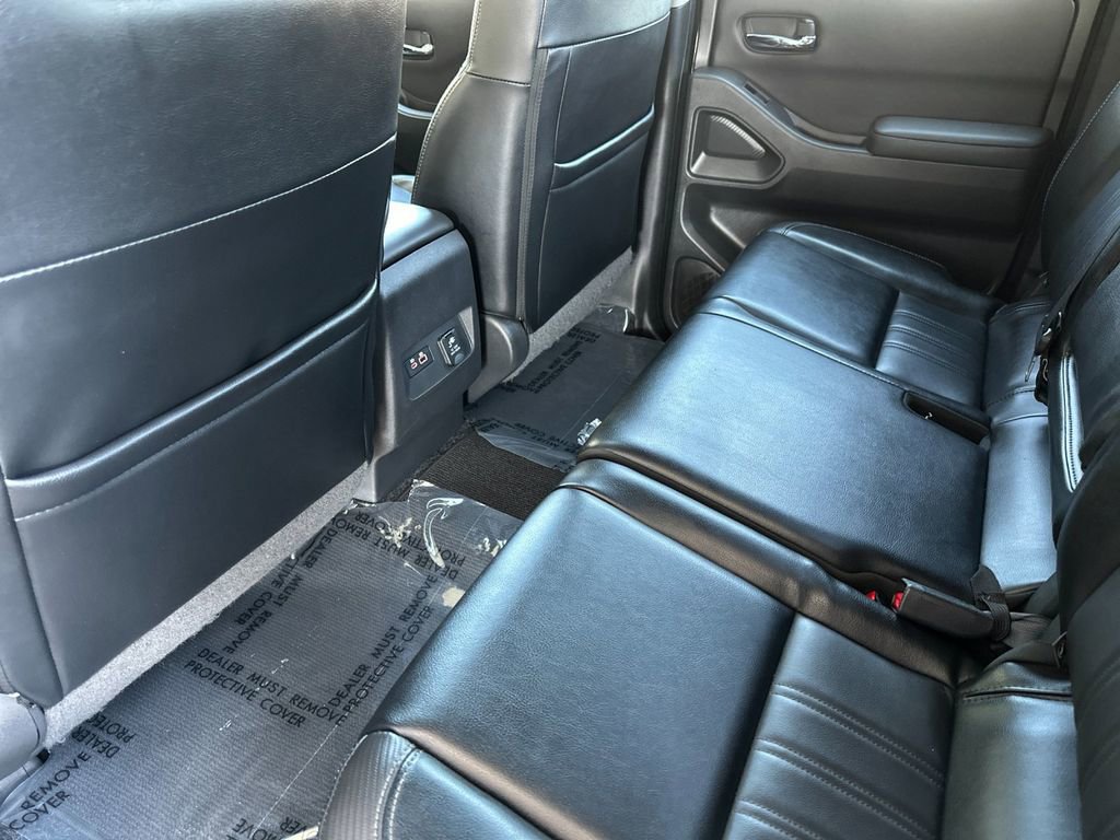 Used 2022 Nissan Frontier SV w/ SV Premium Package RWD image 11