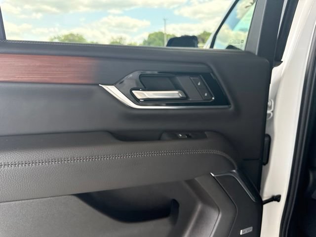 Used 2025 GMC Yukon Denali AWD/4WD image 32