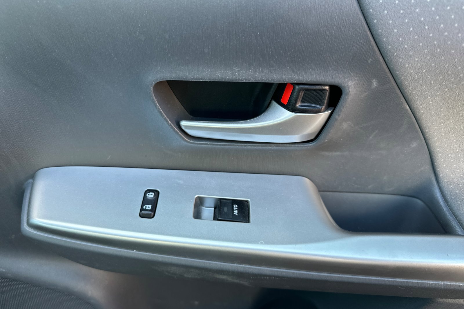 Used 2014 Toyota Prius V Three FWD image 21