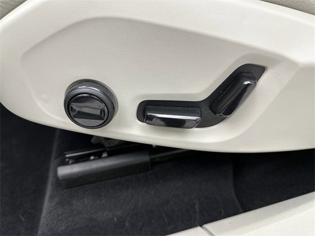 Certified 2023 Volvo XC60 B5 Plus w/ Climate Package image 12