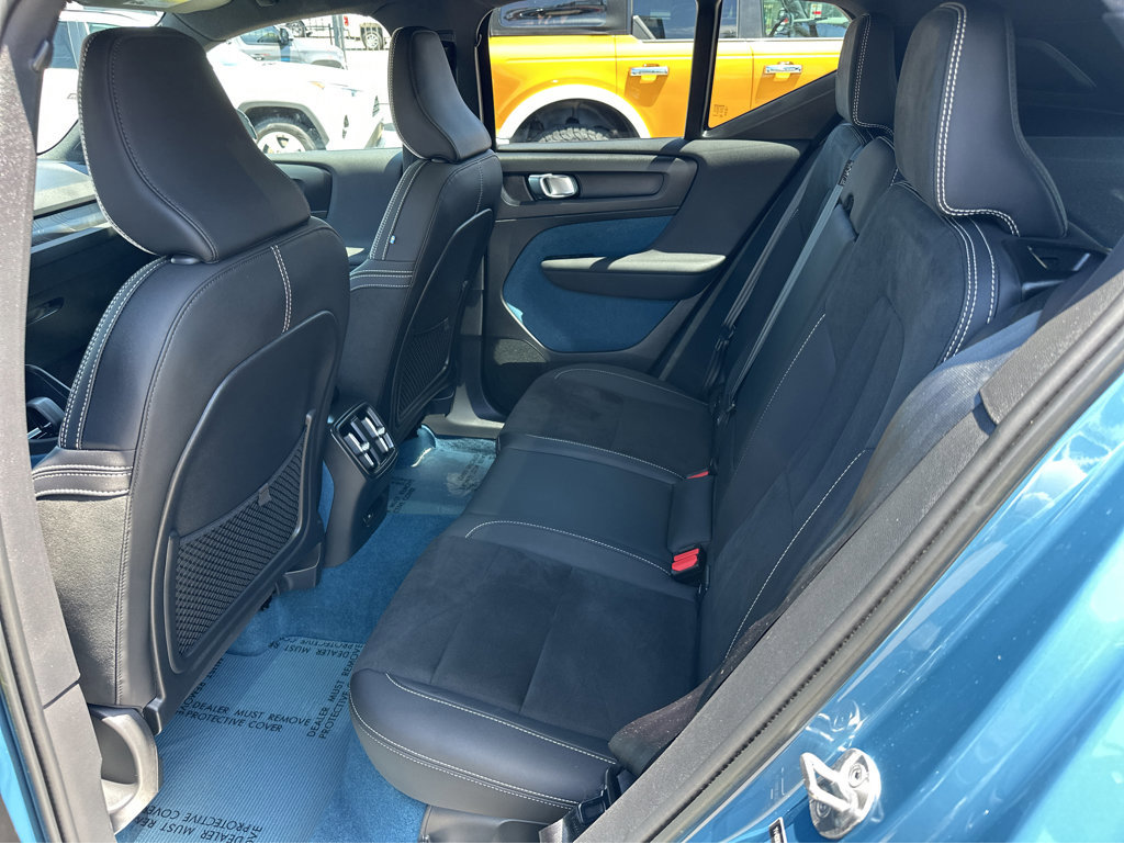 Used 2023 Volvo XC40 Recharge Plus image 10