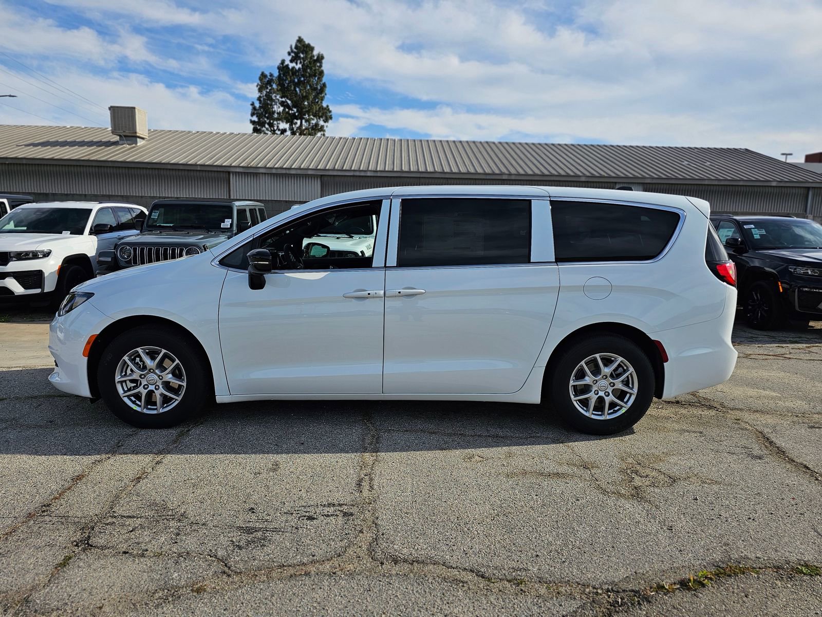 New 2026 Chrysler Voyager LX FWD image 4