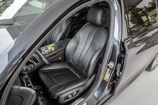 Used 2019 BMW 740i w/ M Sport Package RWD image 39