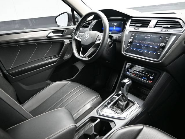Used 2022 Volkswagen Tiguan SE FWD image 19