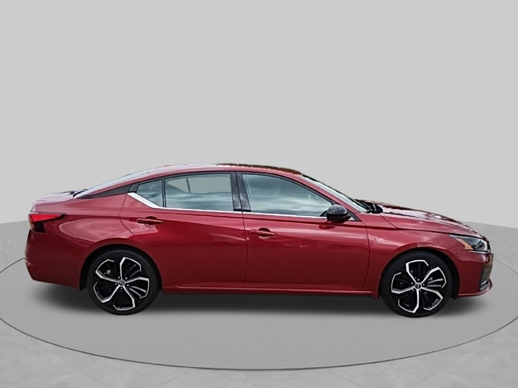 Used 2024 Nissan Altima 2.5 SR w/ SR Premium Package FWD image 4