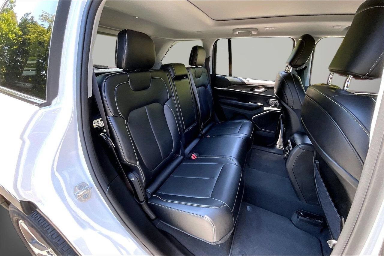 Used 2023 Jeep Grand Cherokee 4WD 4xe w/ Luxury Tech Group II image 24
