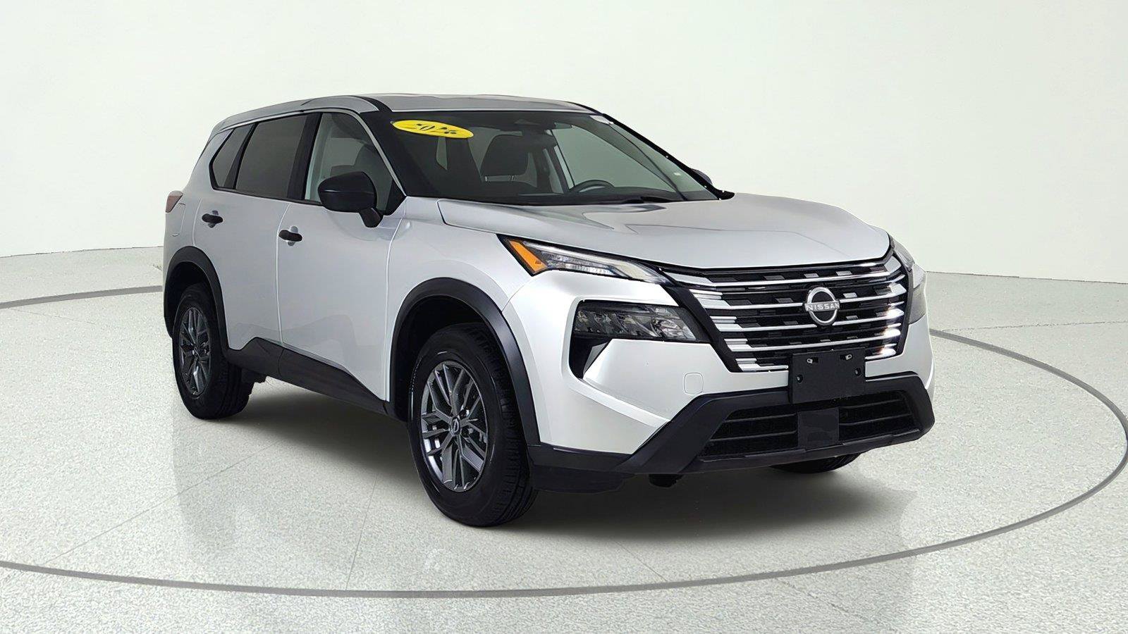 Used 2024 Nissan Rogue S AWD/4WD image 1