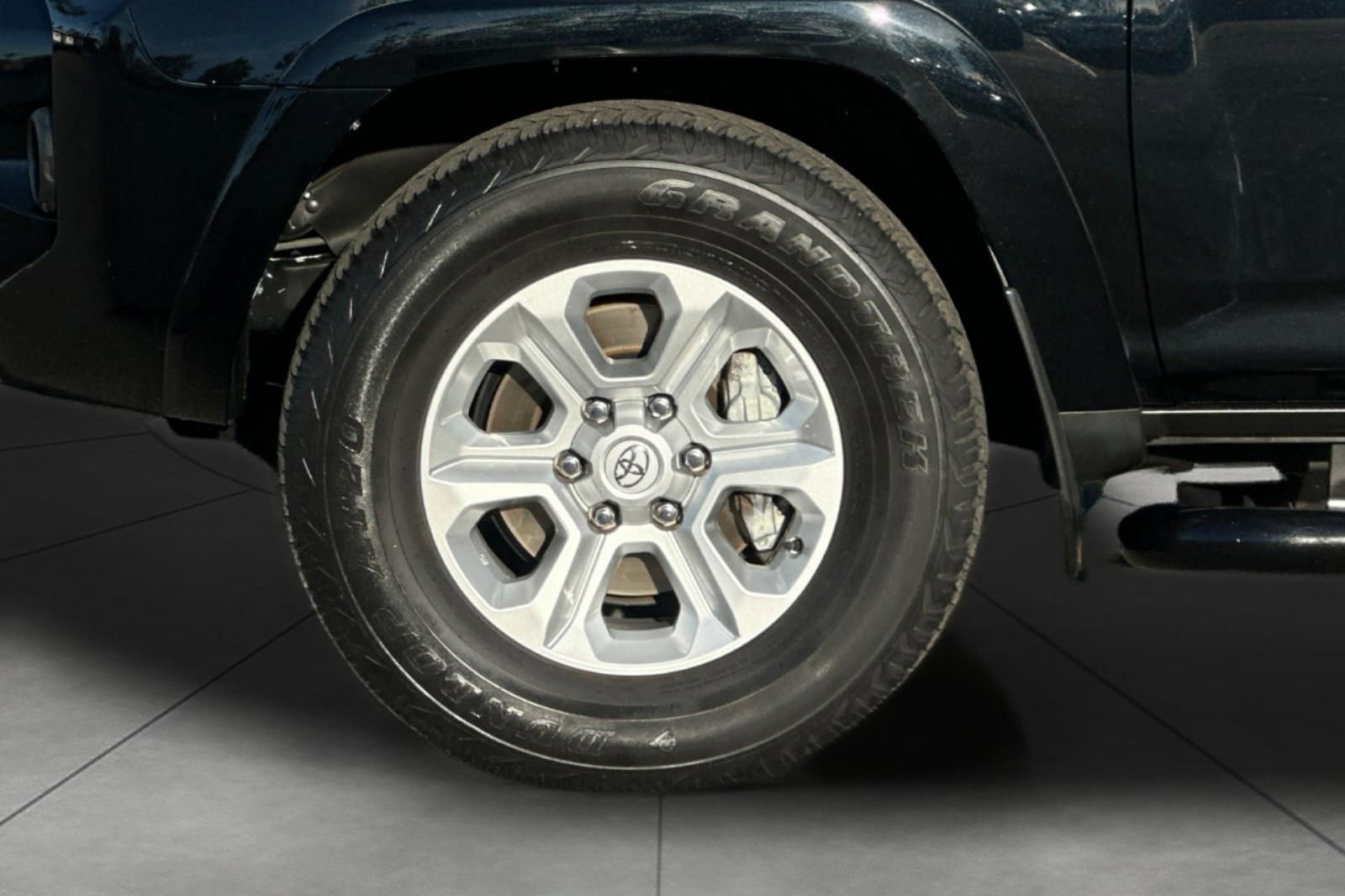 Used 2022 Toyota 4Runner SR5 Premium image 5