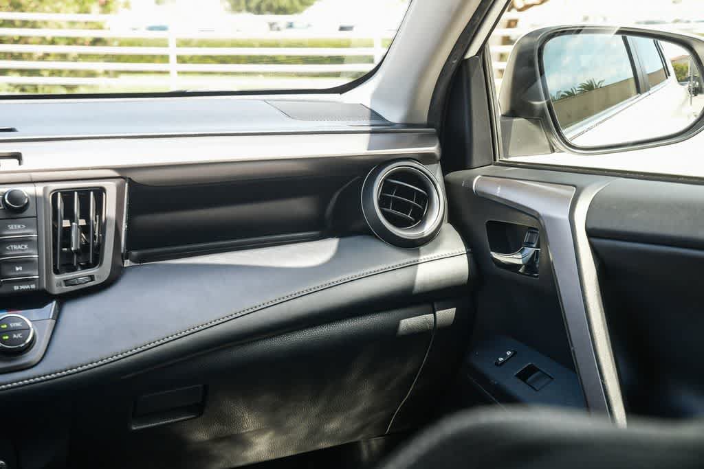 Used 2018 Toyota RAV4 XLE FWD image 15