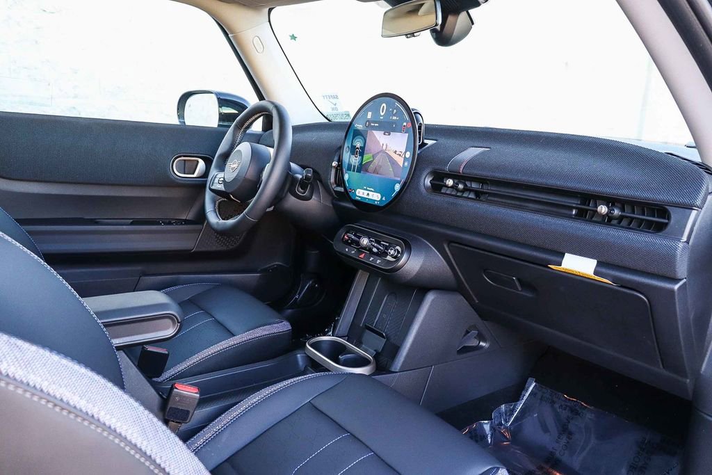 Used 2025 MINI Cooper 2-Door Hardtop image 13