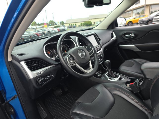 Used 2018 Jeep Cherokee Trailhawk w/ Comfort/Convenience Group AWD/4WD image 14