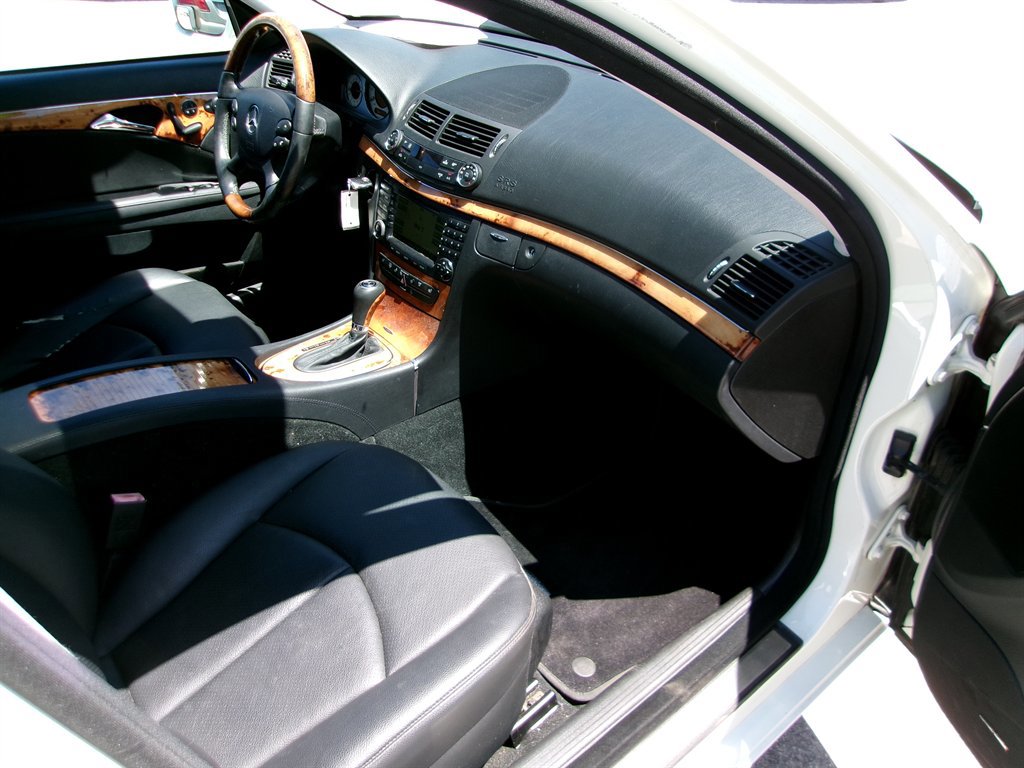 Used 2008 Mercedes-Benz E 350 4MATIC Sedan image 21