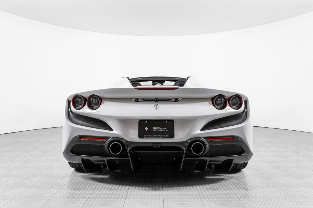 Used 2022 Ferrari F8 Tributo RWD image 9