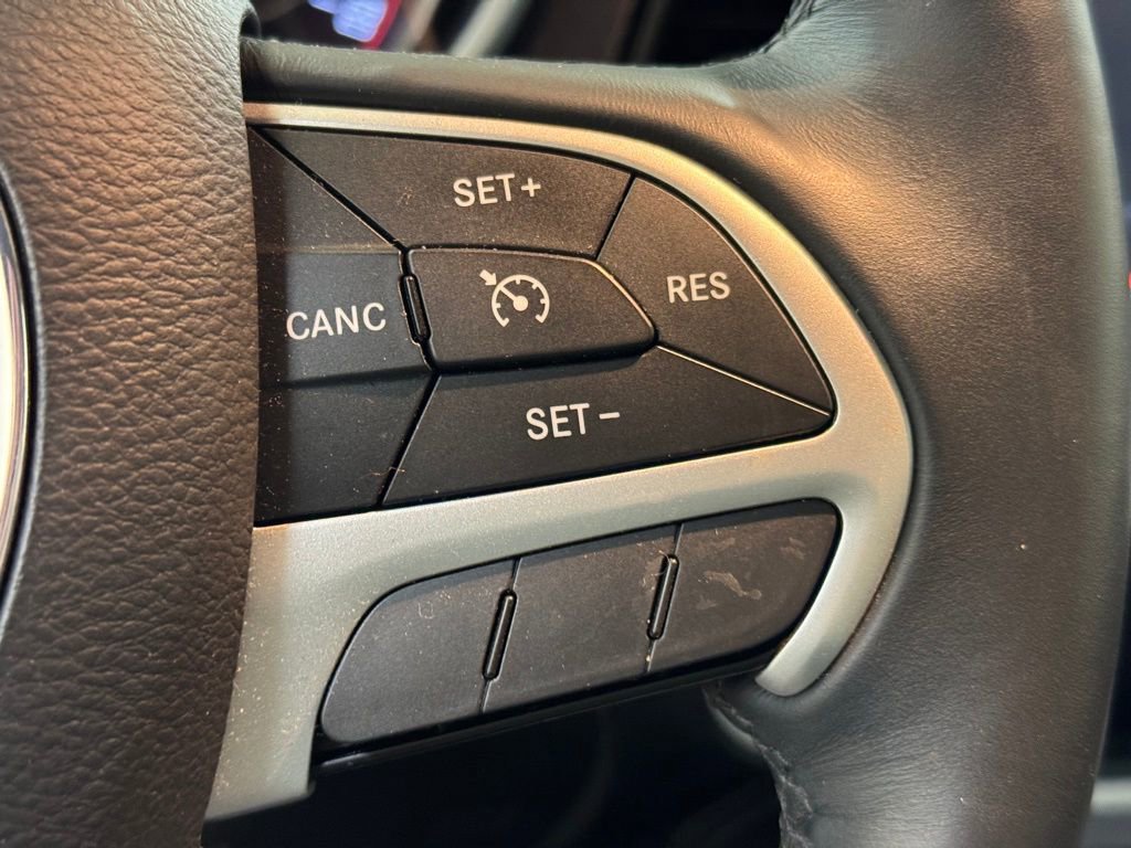 Used 2015 Dodge Challenger R/T Scat Pack w/ Leather Interior Group image 30