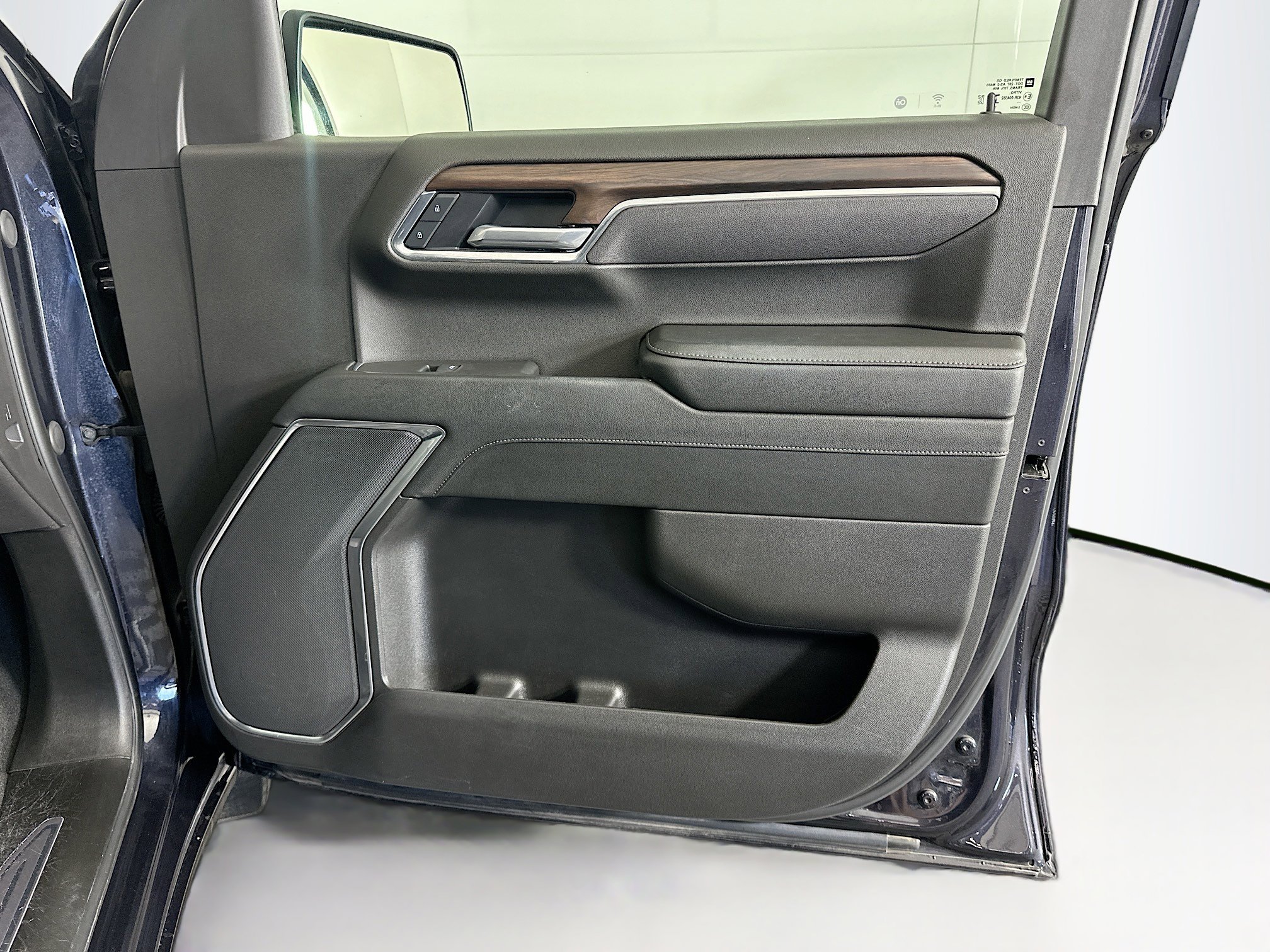 Used 2025 GMC Sierra 1500 SLT image 32