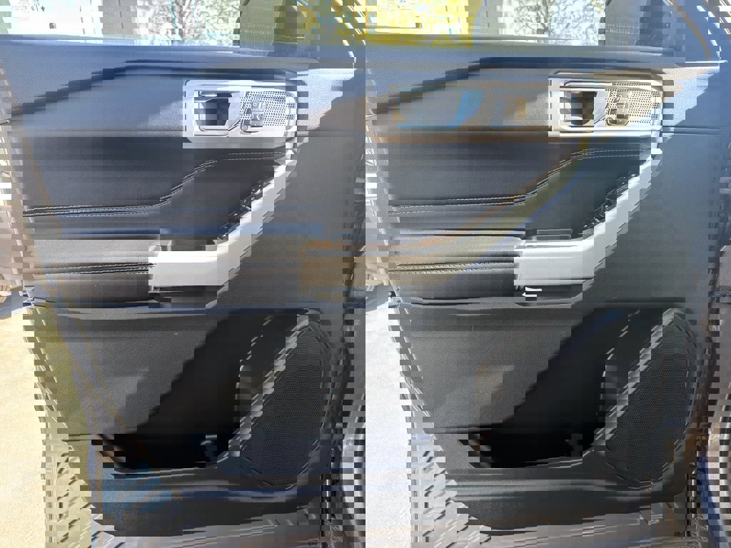 Used 2021 Ford Explorer Limited w/ Hybrid Equipment Group 310A image 17