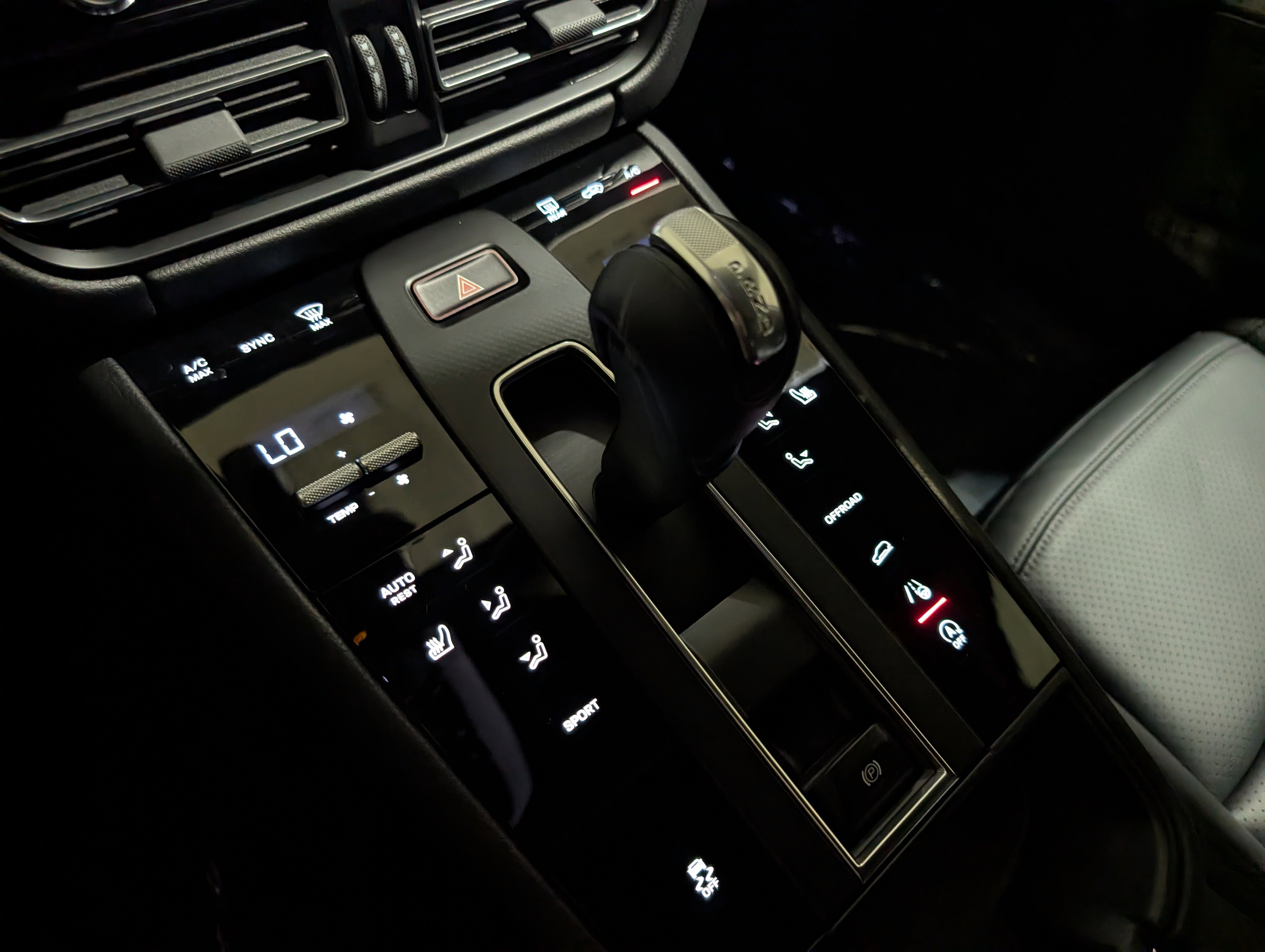 Used 2025 Porsche Macan image 37