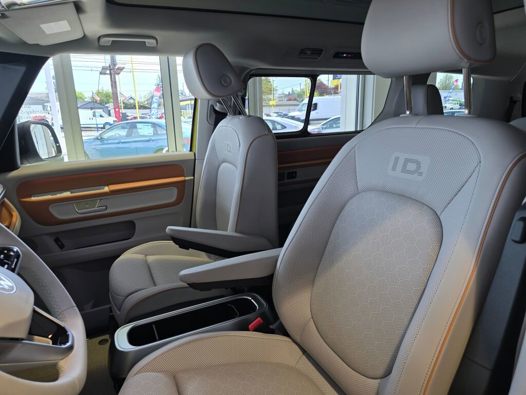 New 2025 Volkswagen ID. Buzz Pro S Plus AWD/4WD image 18