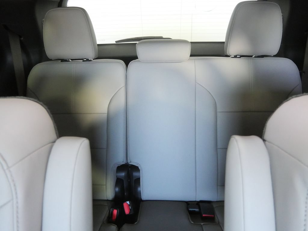 New 2026 GMC Acadia Elevation w/ Elevation Premium Package AWD/4WD image 16