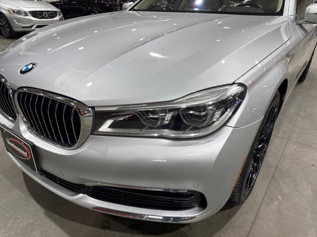 Used 2016 BMW 750i xDrive image 33