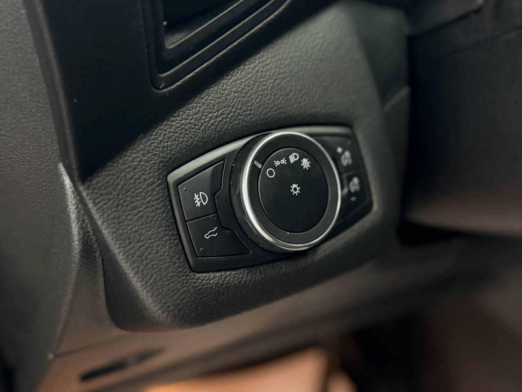 Used 2019 Ford Escape SEL image 15