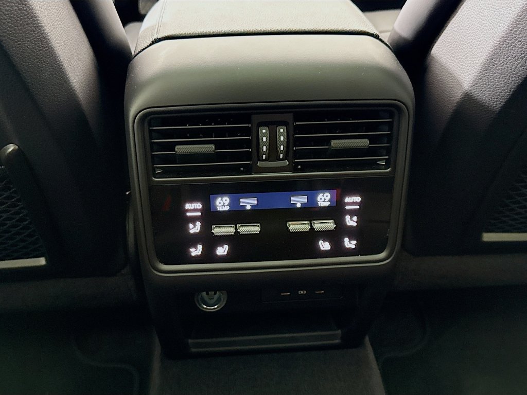 Certified 2024 Porsche Cayenne Coupe AWD/4WD image 27