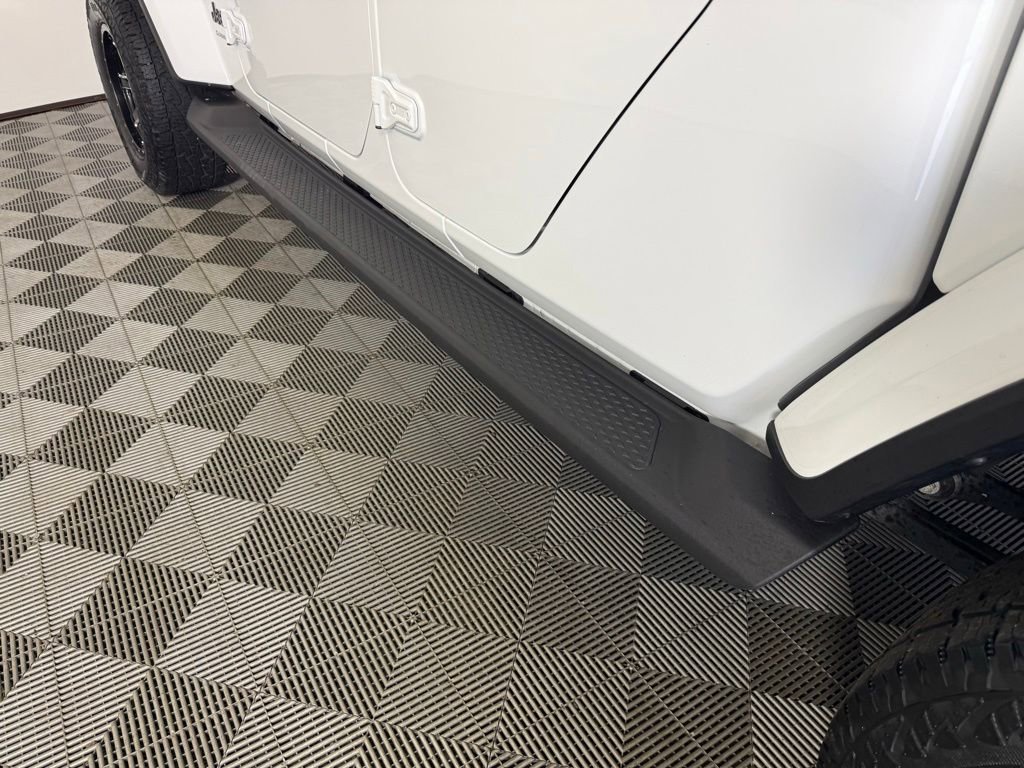 Used 2025 Jeep Gladiator Sport AWD/4WD image 13