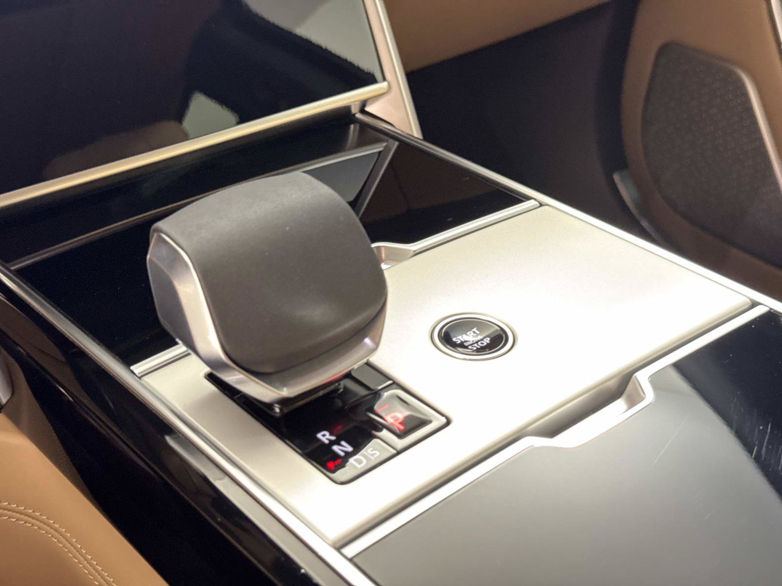 New 2026 Land Rover Range Rover Autobiography AWD/4WD image 30