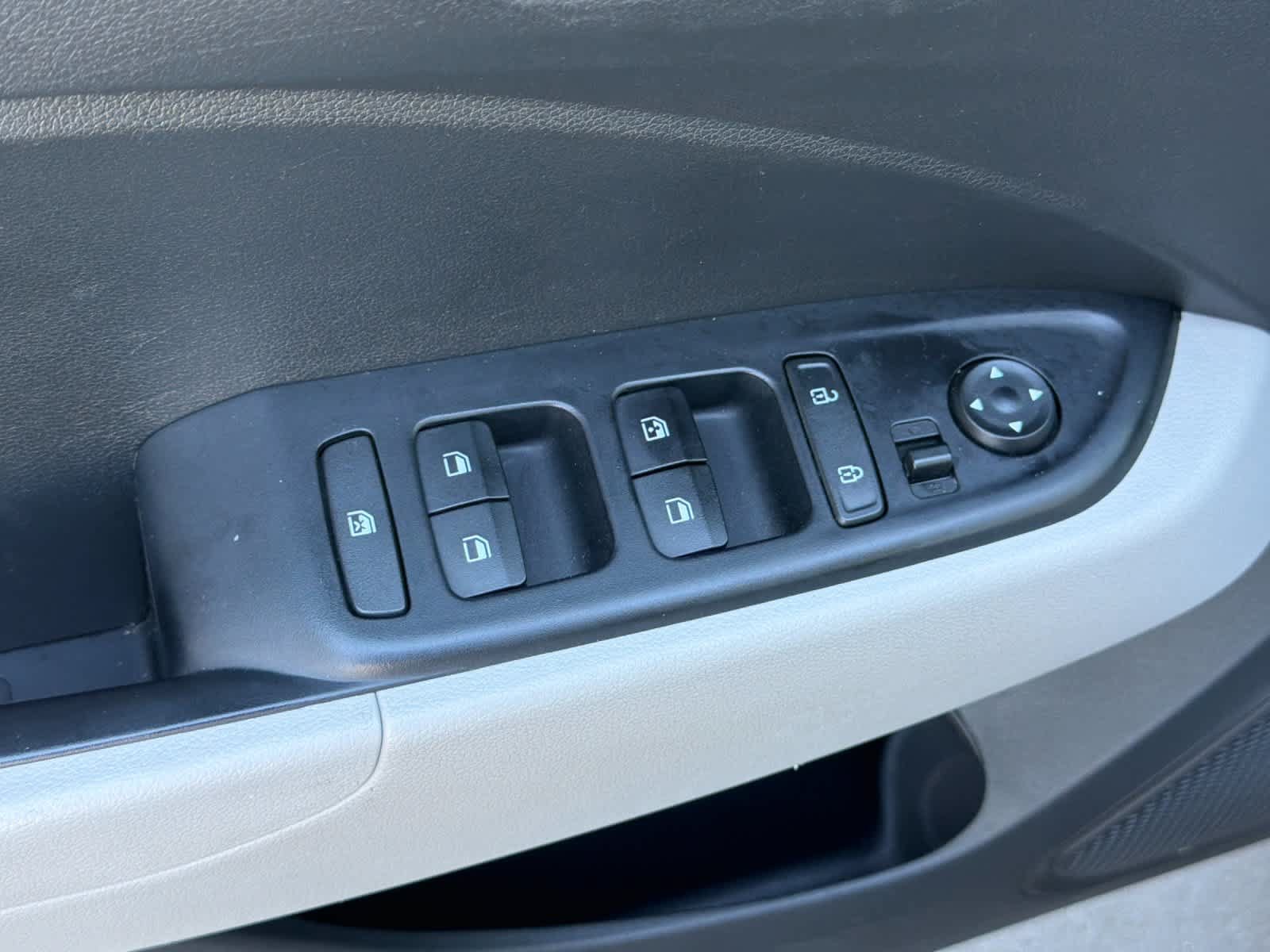 Used 2025 Hyundai Venue SEL FWD image 13