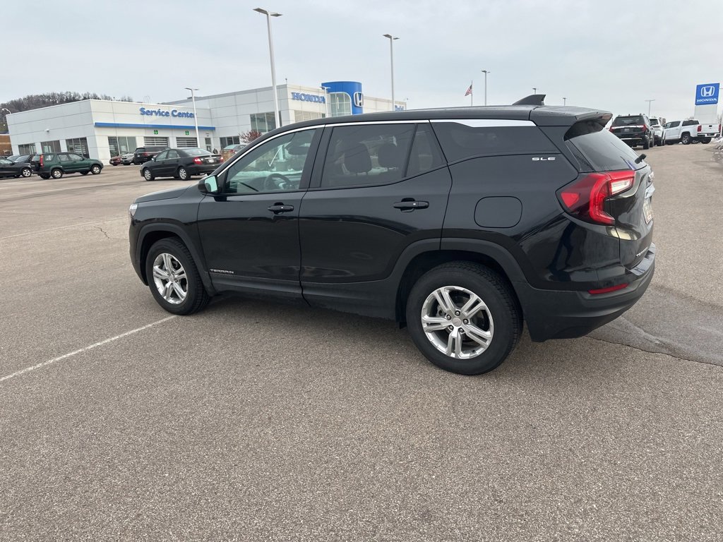 Used 2024 GMC Terrain SLE image 11