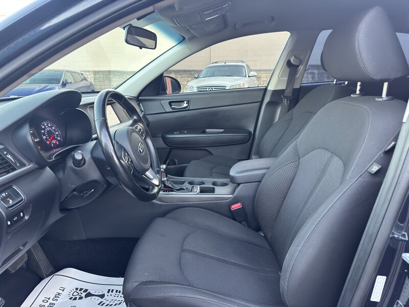 Used 2018 Kia Optima Premium w/ Convenience Package FWD image 25