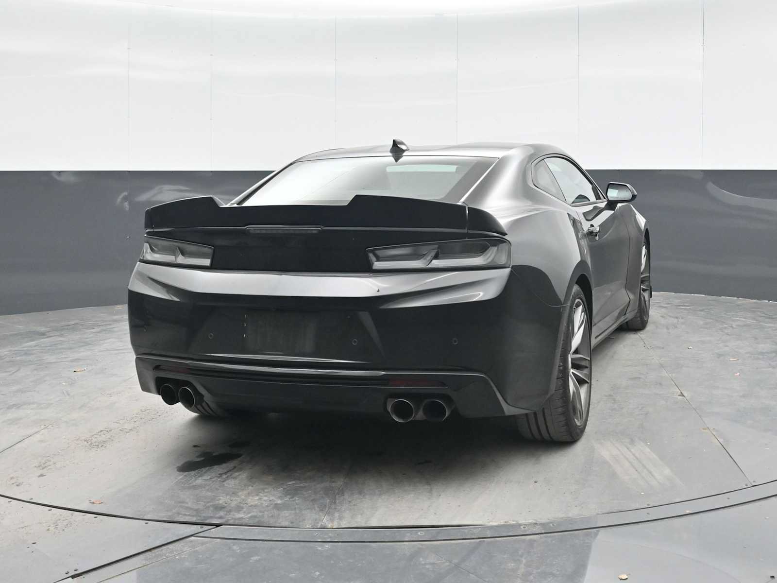 Used 2018 Chevrolet Camaro SS RWD image 10