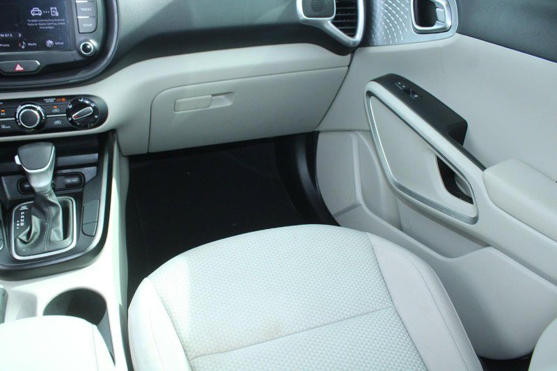 Used 2023 Kia Soul LX w/ LX Technology Package image 17