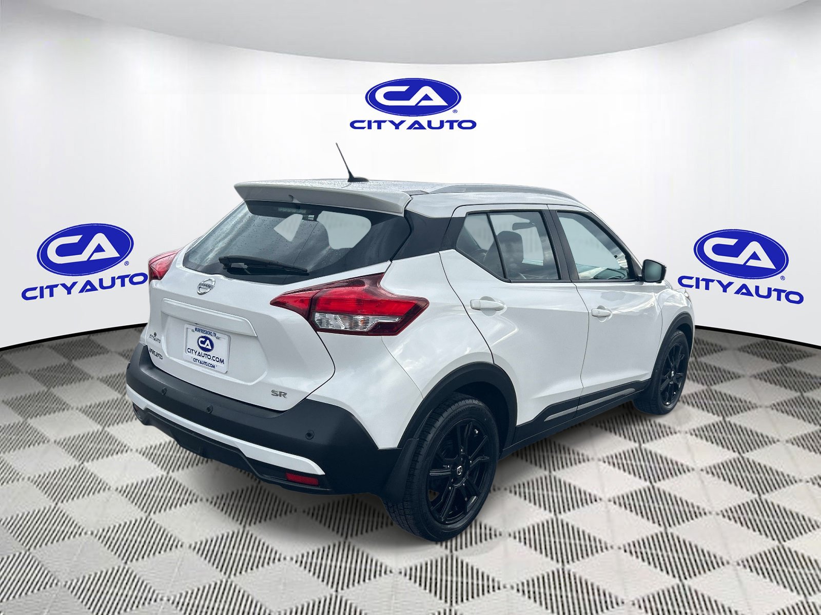Used 2020 Nissan Kicks SR w/ SR Premium Package FWD image 3