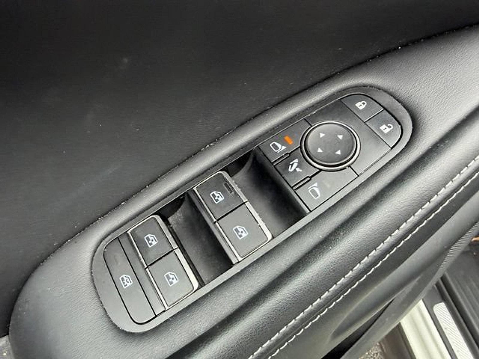 Used 2023 INFINITI QX60 Luxe w/ Performance Audio Package AWD/4WD image 11