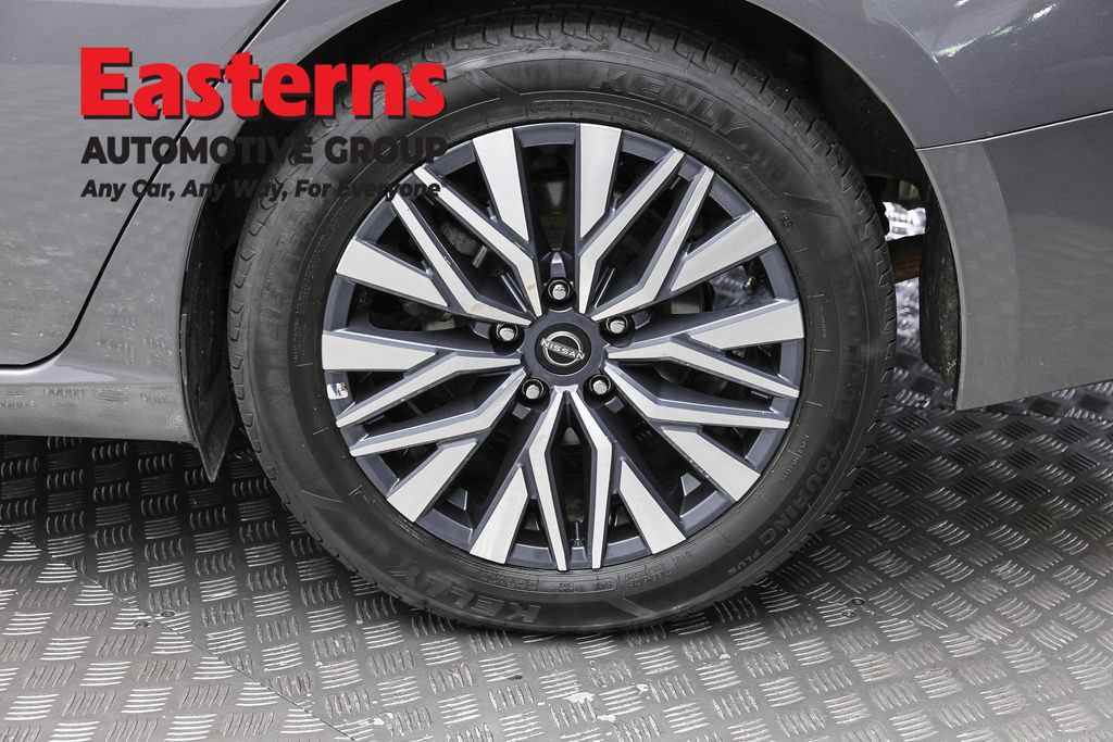 Used 2025 Nissan Altima 2.5 SV FWD image 9