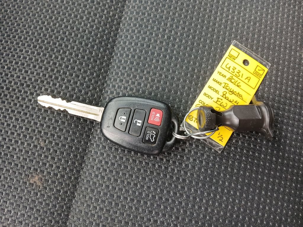 Used 2016 Toyota RAV4 XLE FWD image 29